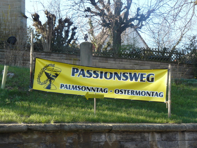 Banner an der Durchgangsstra&szlig;e